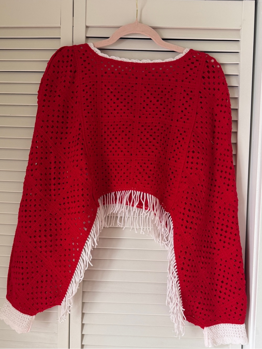 Red Heart Appliqué Fringe Cropped Cape - Picture 4 of 6